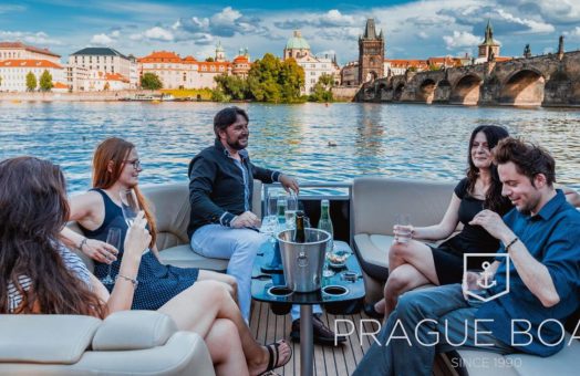 Private luxury river cruise in Prague